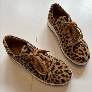 Aertrex black & gold walking sneakers sz 7.5 EU 38